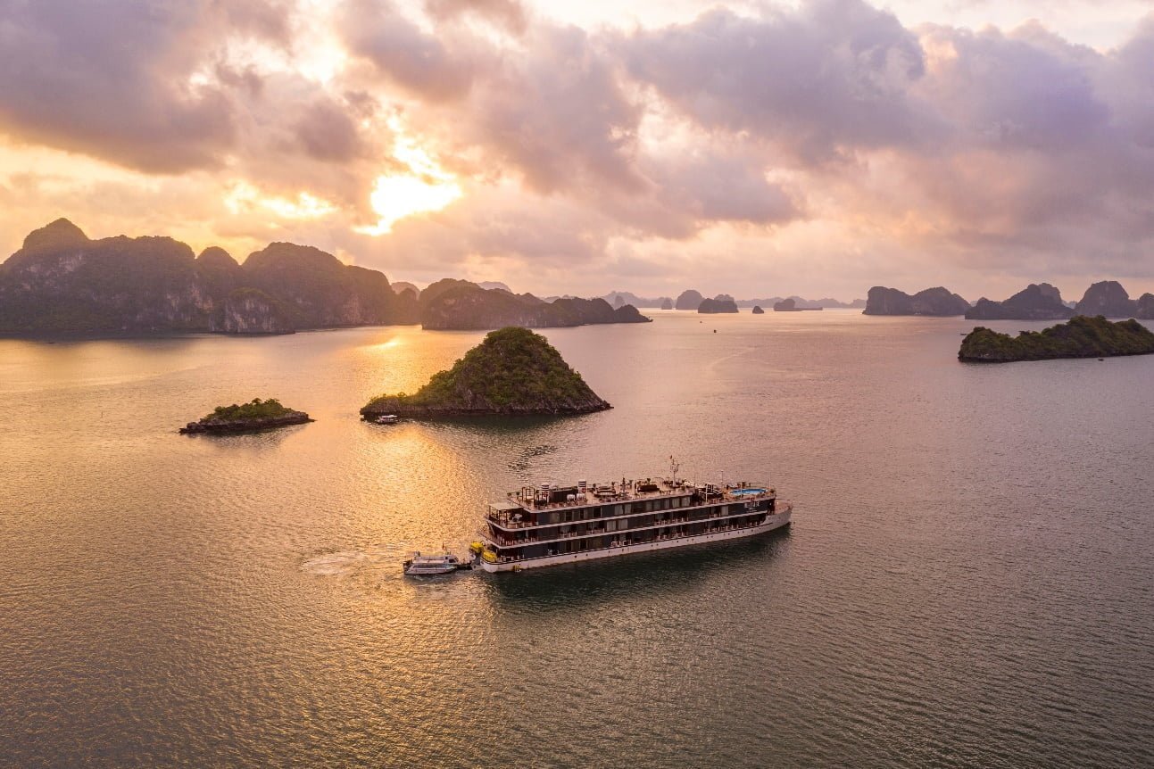 DAY 5: HALONG BAY AND STAY OVERNIGHT ON BOARD (B, L, D)