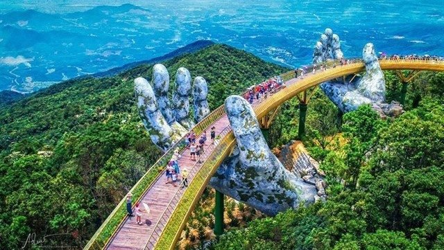 EXPLORE THE BA NA HILLS | TAKE A WALK ON THE ICONIC ON HANDS BRIDGE (B,L)